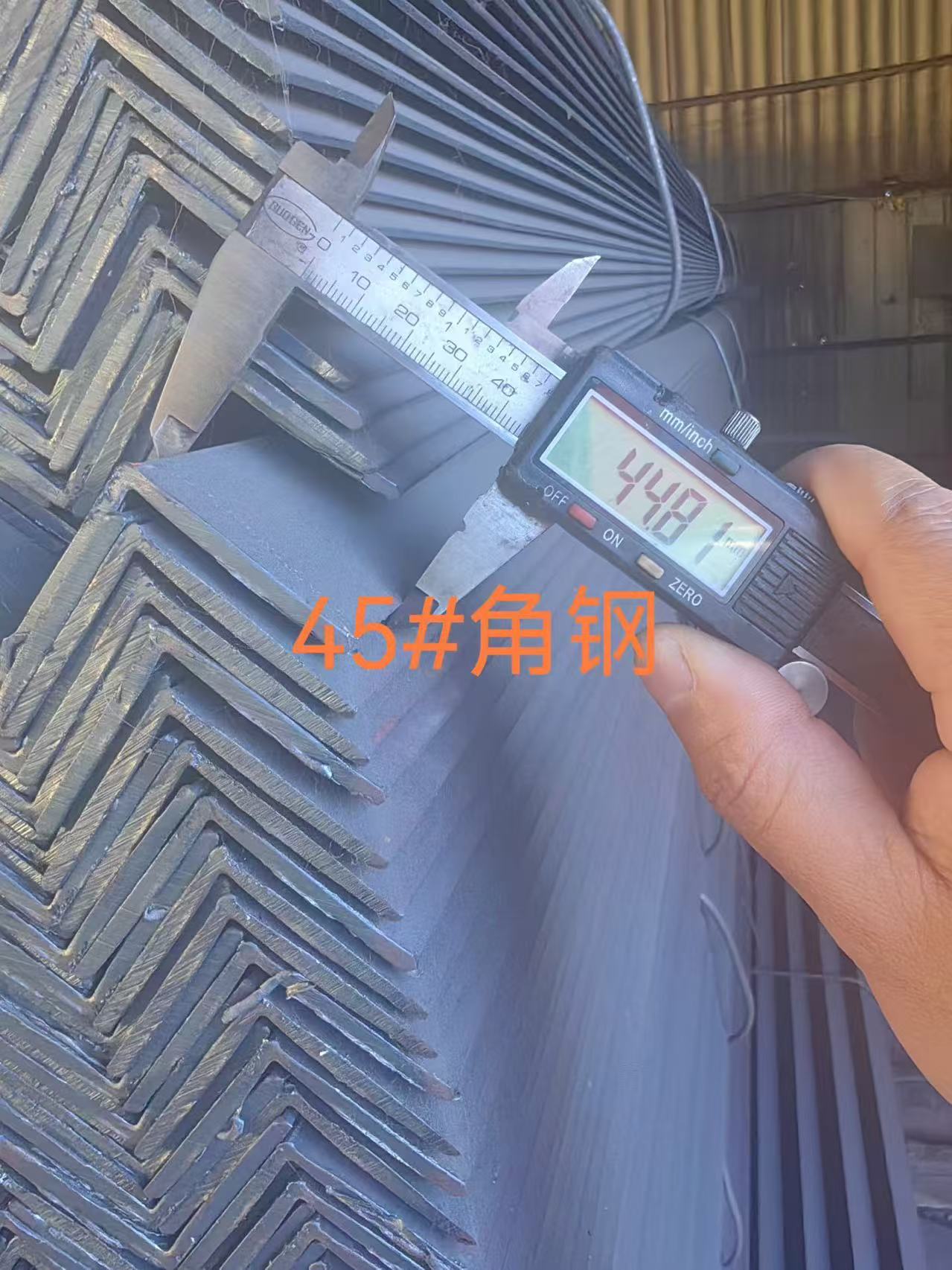 Tianjin Jumin Steel lance un acier d'angle à revêtement plastique haute performance destiné à l'exportation mondiale